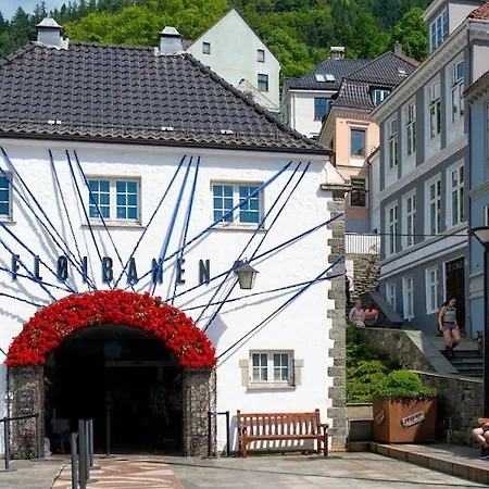 아파트 500m To Bryggen - 5m To Bus I 2 Floors & Bathrooms 베르겐