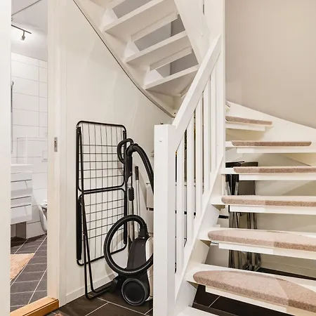 500m To Bryggen - 5m To Bus I 2 Floors & Bathrooms *